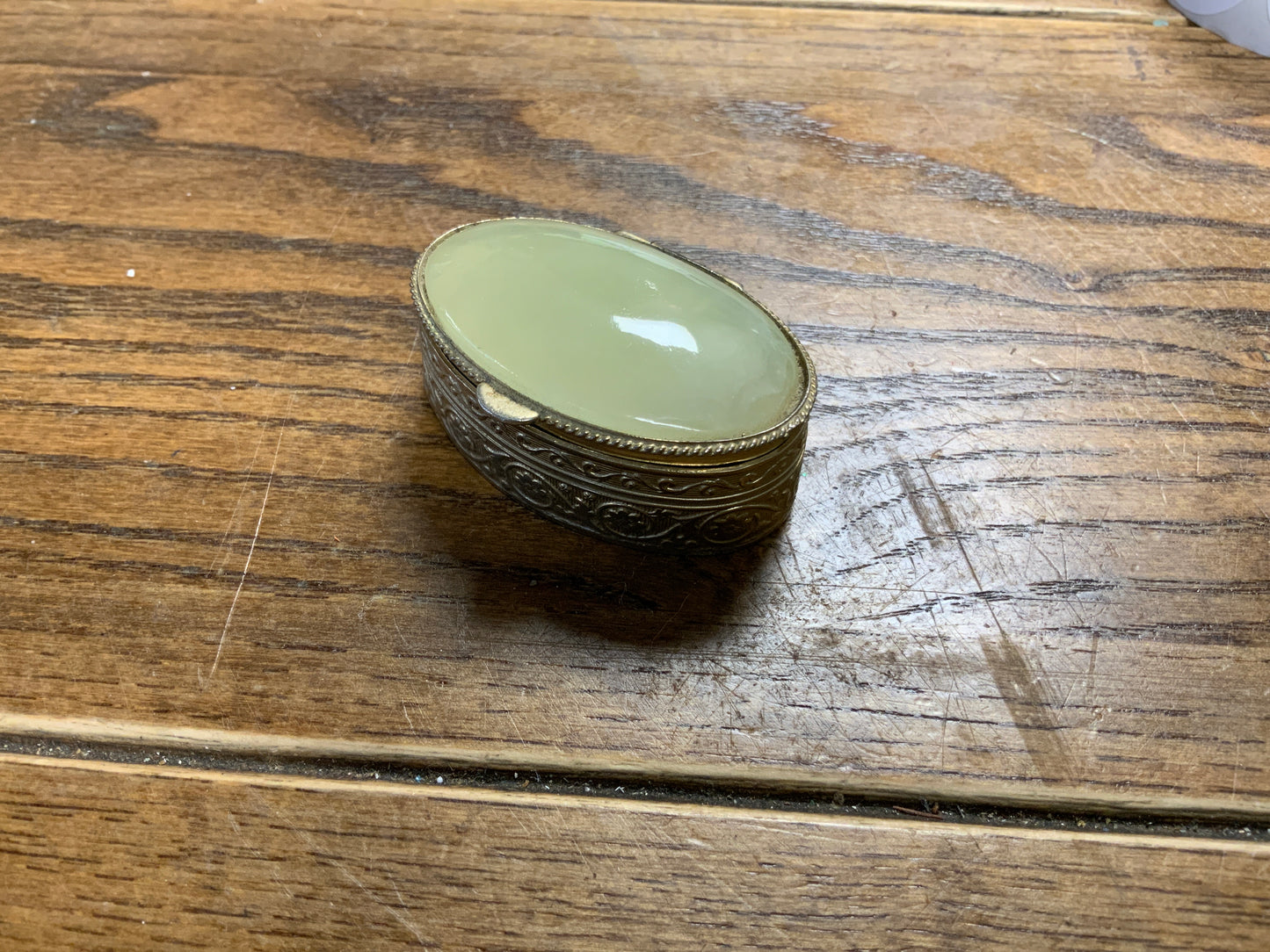 Vintage trinket / pill box